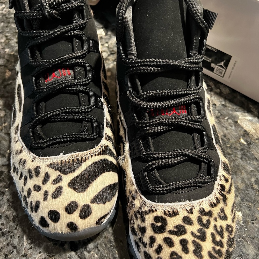 WMNS AIR JORDAN 11 RETRO - 7.5 - ANIMAL PRINT